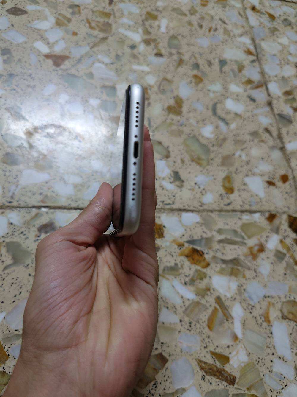 ايفون ١١ عادي 
 ذاكره ١٢٨ 

بطاريه بلاد ٧٤ 

الجهاز مبدل فقط شاشه اصليه

باقي الجهاز كله نضيف وشغال  ب الكامل