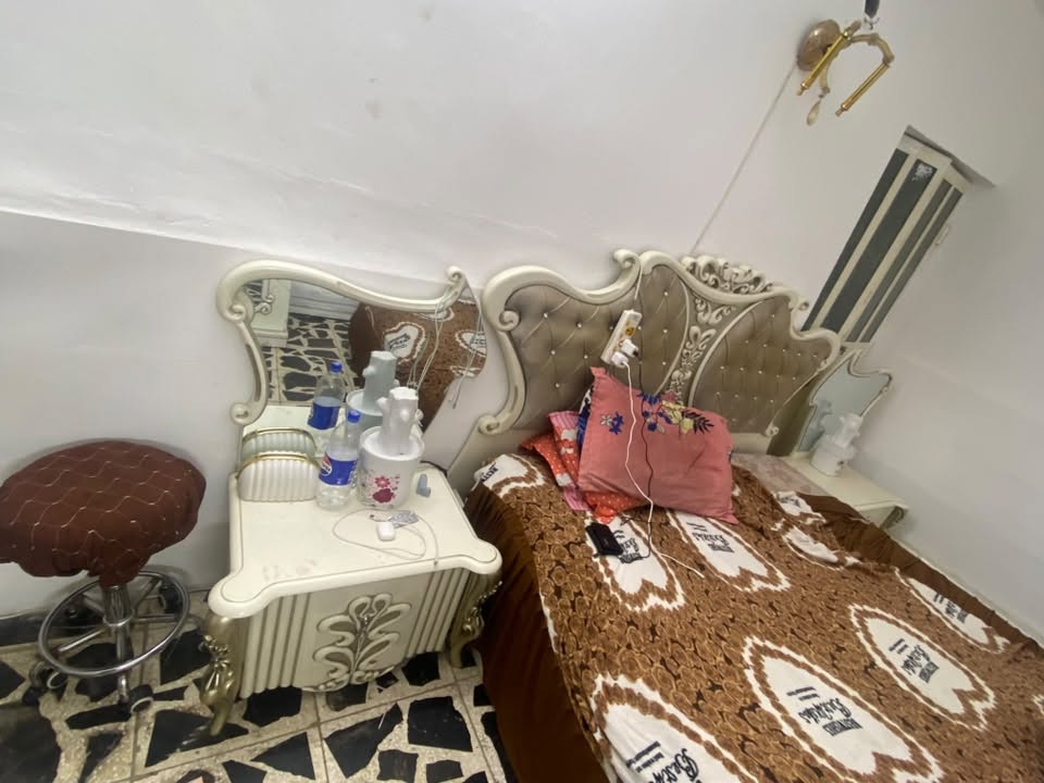 غرفه نوم للبيع خشب قوي يخبل عارضها ب 450 مكاني بغداد بياع ***********
