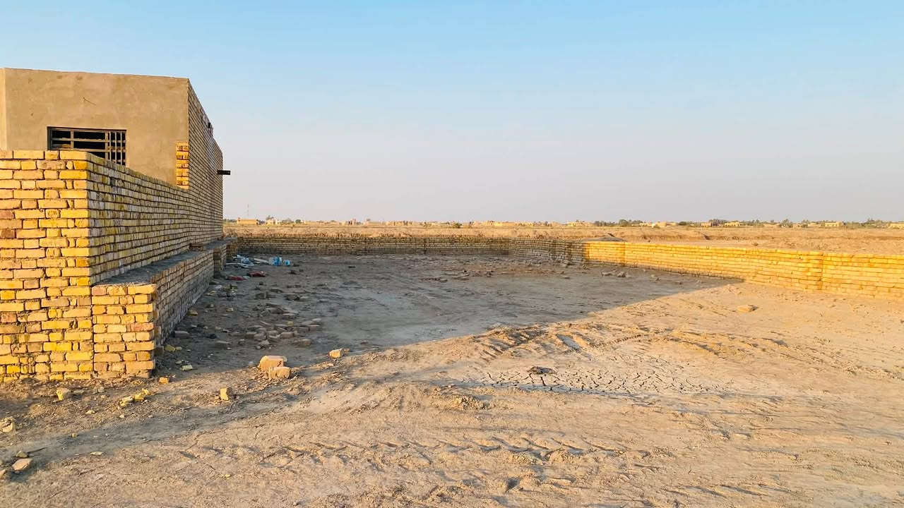 السلام عليكم قطعه  زراعي للبيع بلصوب الكبير خلف حي المصطفى مساحه ٢٩٠ بنزلت الهيكل  ***********
