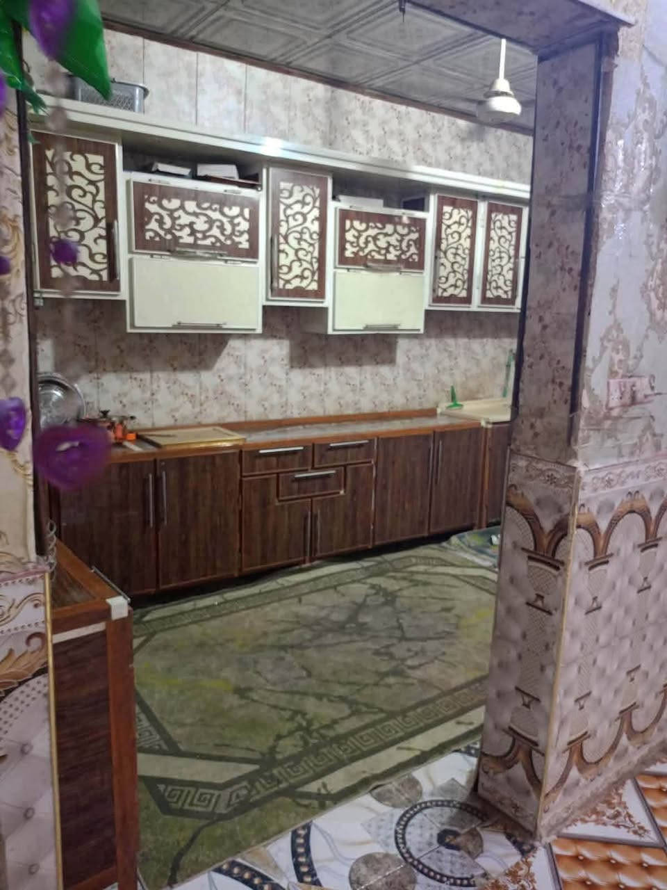� بيت للبيع في الناصريه 
، يقع في منطقة الزعيلات صوب الشامية، بالقرب من طريق يا حسين ويبعد عنه حوالي 200م ، كما يقع بالقرب من مجسر الإسكان.

مواصفات البيت:  مساحه 130م 

* ✅ جميع الخدمات متوفرة: ماء، كهرباء، مجاري.
* ✅ المنطقة مخدومة بالكامل: تبليط، أرصفة، مدارس، وأسواق.
* ✅ يتكون من:
    * غرفتين نوم كبيرتين.
    * صالة.
    * ديوانية.
    * مطبخ.
    * حمام داخلي وآخر خارجي
البيت جاهز للسكن بالكامل،
💰 السعر:58 مليون دينار، قابل للتفاوض.
استفسار خاص أو اتصال عله رقم 
 ***********
