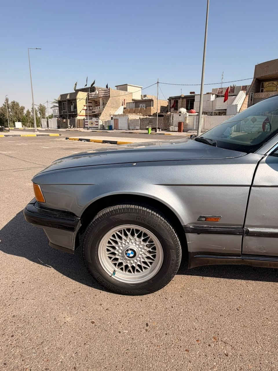 السلام وعليكم بي ام دبليو للبيع موديل 1991 سياره جاهزه ماكينه وكير كفاله تبريد ثلج ❄️ تخم تاير جديد كلش حلوه وجاهزة سياره 735  رقم بغداد تحويل مباشر سعر 38 وبيها مجال مكان واسط العزيزية رقم الهاتف. ***********.
