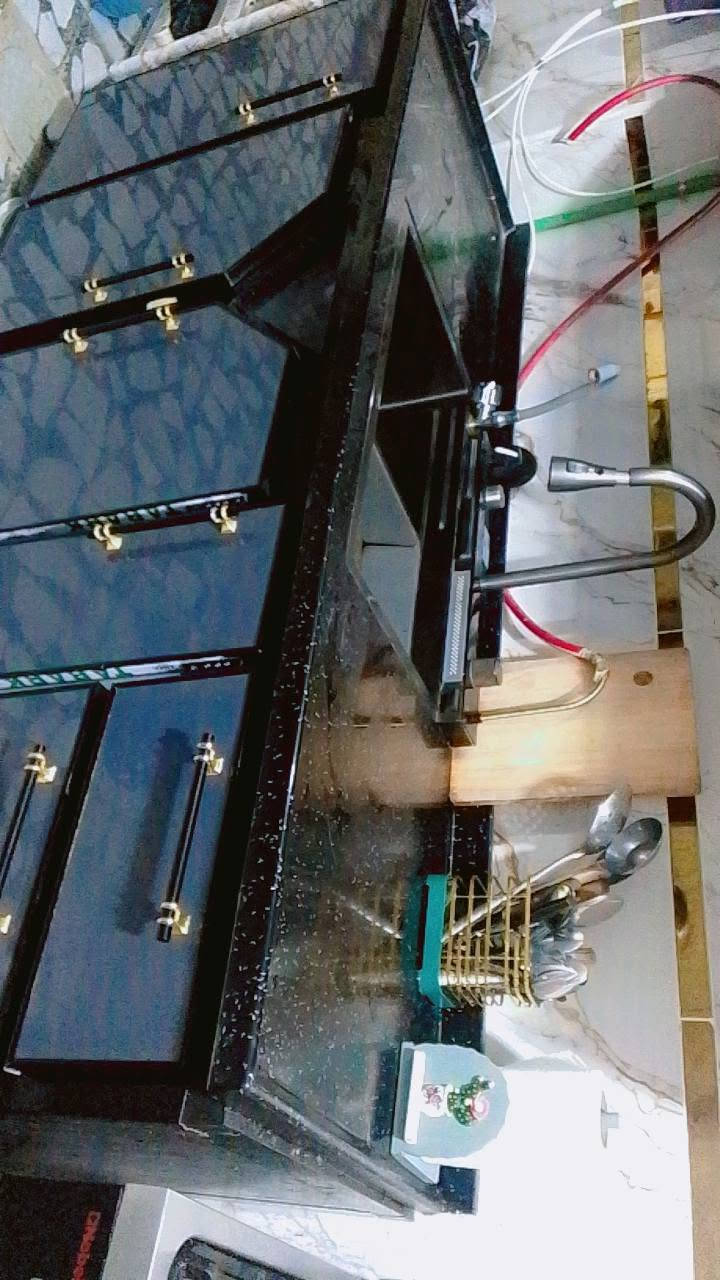 كاونتر للبيع تزكام مستعمل شهرين سبب البيع صغر المكان مواصفات الكاونتر المنيوم درجه اولى حوض ابو الشلال ونشره سنك مرمر  قياس الكاونتر الطول مترين والملحق النزال 80  العنوان كربلاء حي العامل المنطقة الثانية 
*********** السعر مليون وميه  وبيه مجال

