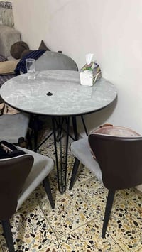 ميز طعام مستعمل شهر جديد مرمر مع 4 كراسي سعر 150 والله ماخذته 375 مكان...
