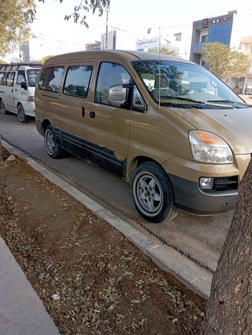 هوندای ستار ئیکس مودیل 2000 کیرو مەکینەو ئەکسل وەشەرت 4 تایەی تازە وەکالە عامەی بەناو خومە *********** بەشەرتی تەحویل
