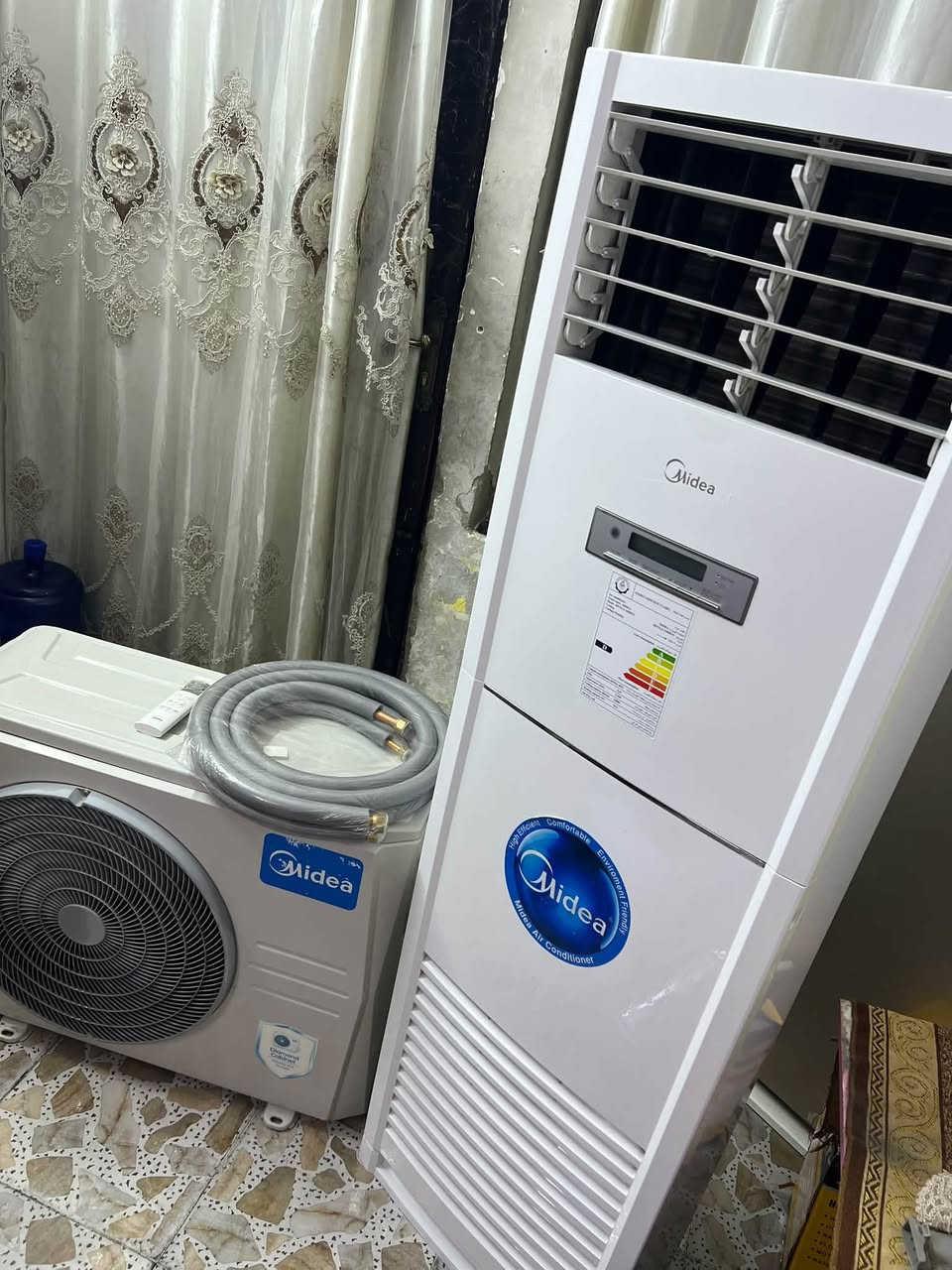 السلام وعليكم اخوان للبيع سبلت ميديا 2 وثلث  كنتوري 
نضافه 95/100 تبريده ثلج ❄️☃️🧊+تدفئه 🔥🐦‍🔥❤️‍🔥 كامل مكمل جيب وشد بواري جدد ريمونت وايرات اخوان 
 السبلت كله على وضع الشركه  الجهاز رديتراته صفر  
غازه 410 غاز مقفول مالت الشركه مغسول وجاهز 
بعد معروف الميديا بتبريده ودفعه القوي جاهز بس عليك تشده مشتغل موسم واحد راديترات لوك موس 
السعر٥٢٥ وبي مجال بسيط 
شارع فلسطين ***********
