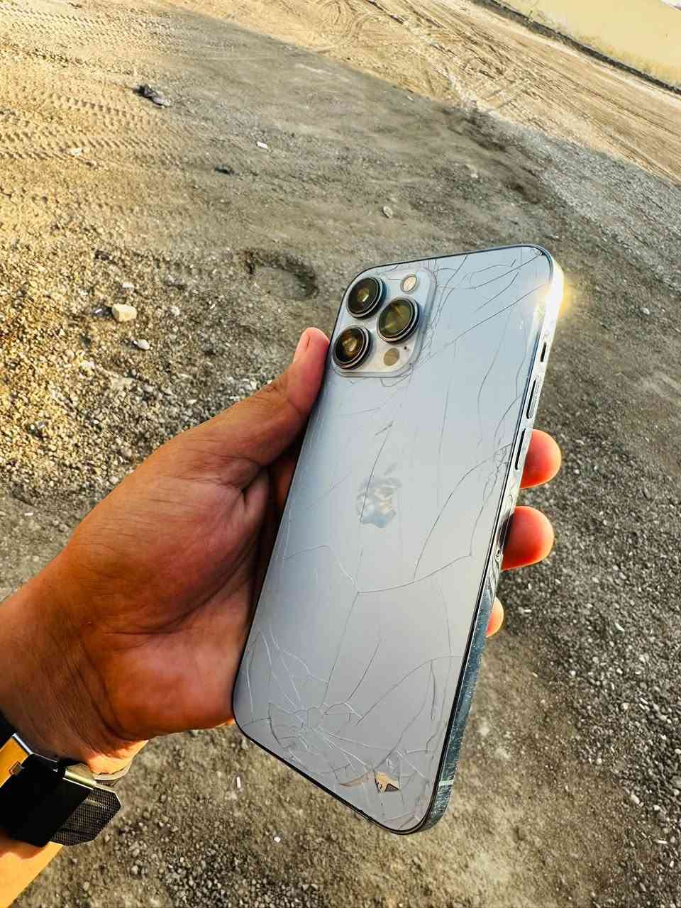 iPhone 13 pro max 

ذاكرا 256 

نموذج M

بطاريه  79 لون بحري 

الجهاز فول فقط مبدل شاشه اصليه اصليه اصليه اصليه كله شغال مابيه اي خلل السعر 475 وبي مجال 

مكاني بغداد حي العامل 

***********
ملاحظه جهاز كله بلادي وشاشه اصليه اصليه اصليه
