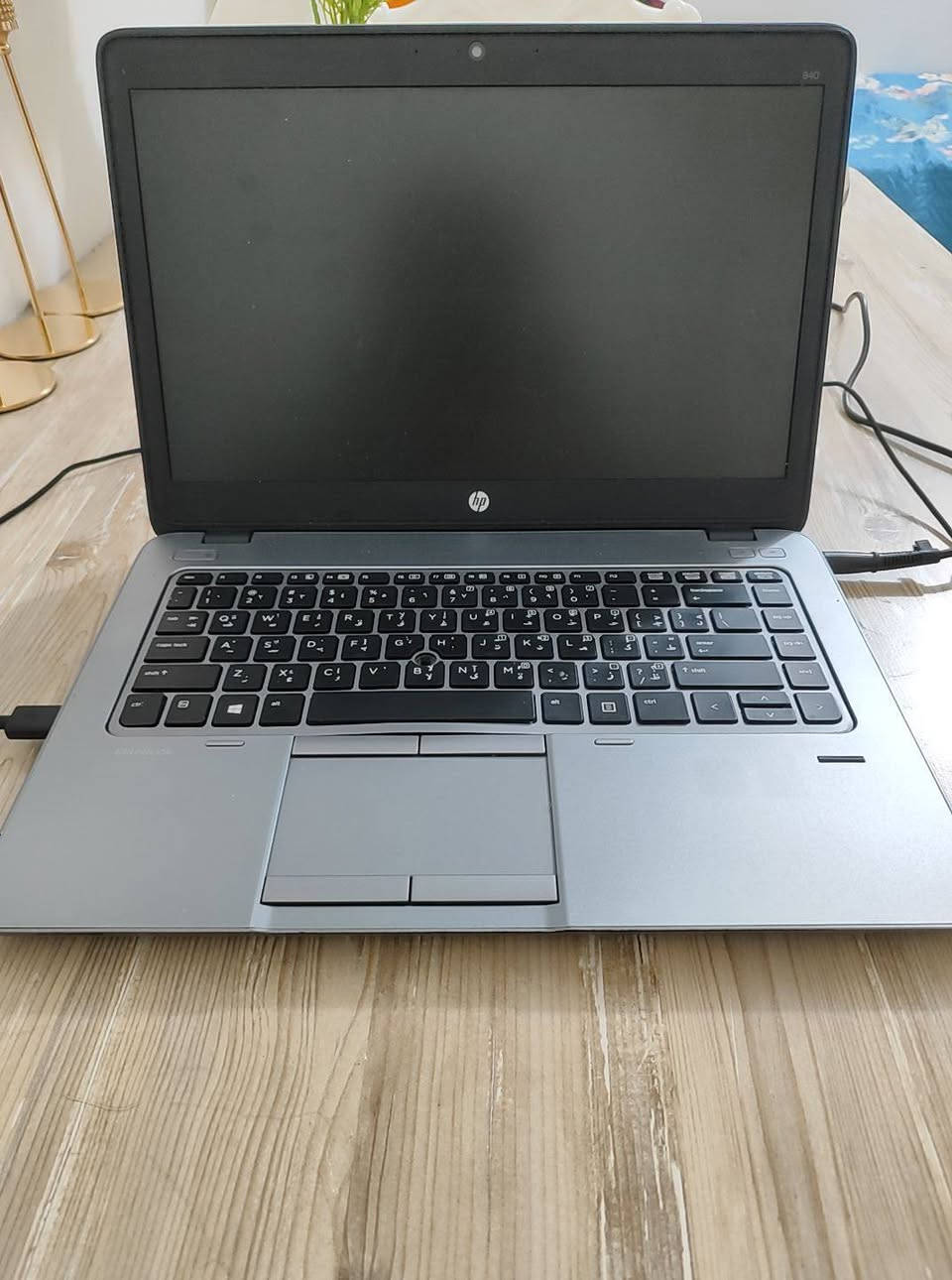 لابتوب hp
core i7 gen5
ram 16 gb
hard ssd 256
شاحنه اصليه الجهاز نضيف بطاريته  والجهاز جديد بطاريته تطول من 4 ساعات حسب الاستخدام

مكان النجف للتواصل*********** 

سعر الابتوب 280 الف وبي مجال الابتوب شرط الفحص

