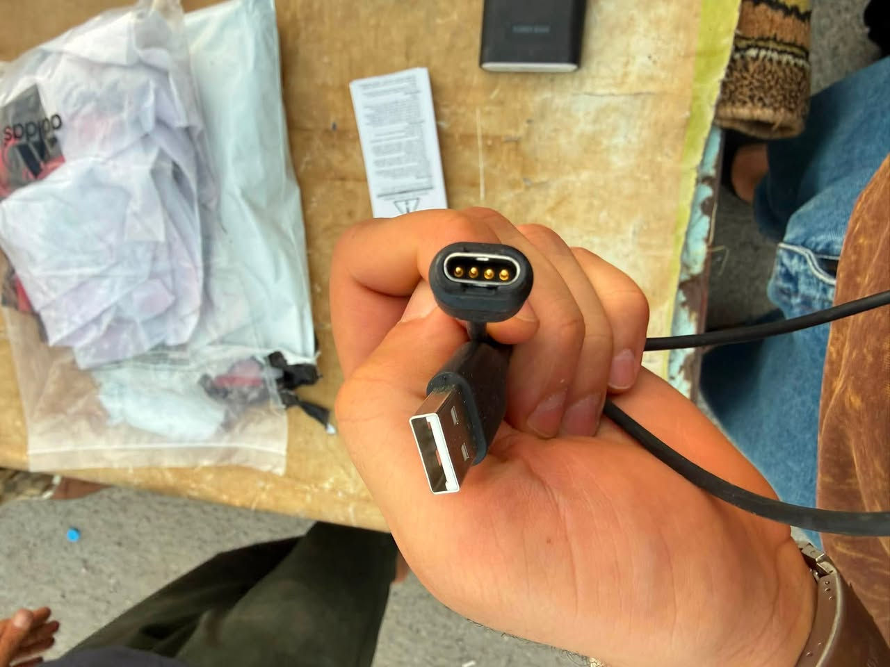 السلام عليكم (غير مستخدم)
ساعة گارمن (Garmin Forerunner 255 )باللون الرمادي 

أهم مواصفات الساعة:

الاستخدام: مخصصة للرياضيين ومحترفي الجري والترياتلون.نظام التتبع: مزودة بنظام GPS متعدد النطاقات عالي الدقة لتتبع المسارات بدقة.

البطارية: تدوم حتى 14 يوماً في وضع الساعة الذكية.

الميزات: تدعم قياس معدل ضربات القلب، مستشعر الأكسجين (HRV)، مراقبة النوم، وتحليلات الجري المتقدمة مثل VO2 max.

للاستفسار : ***********
