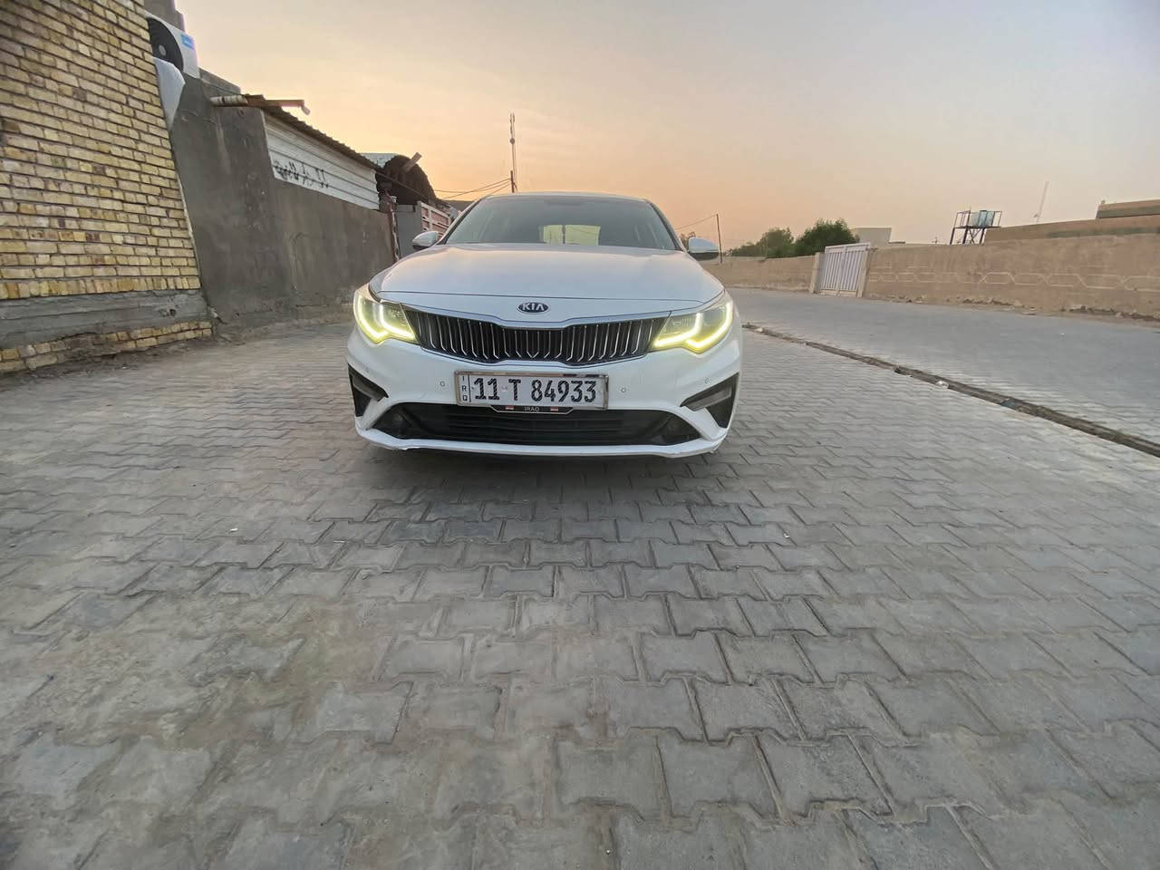 السلام عليكم كيا اوبتيما خليجي2019شكل العشرين  بيها داير الجاملغ الخلف الايمن فقط ومصبوغ والباقي كفاله 
مواصفات  السيارة الشركة الدولية
ويل كب كروم 
تحكم ستيرن جهتين شاشه تدعم كار بلي 
كامره دواره 
مري شفط اشاير بالمري 
لايتات لد نهاري تبريد خلفي امامي 
حساس امامي خلفي 
شفتات ستيرن 
نظام قيادة ثلاث سرعات 
شاشة تبريد
 محرك 2400 دوش
رقم بغداد باسمي مداور ثاني يوم
السياره خير من الله حلوه وجاهزه ماتصرف عليها السعر 180وبيها مجال حك الجيه بيع مستعجل الك الفحص من كلشي مكان السياره السماوة تلفون***********
