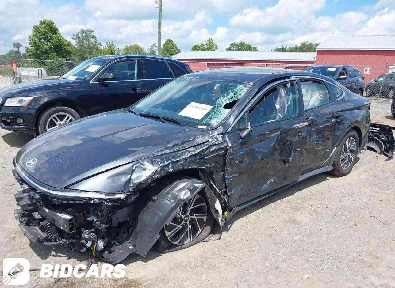 2026 Hyundai Sonata, Hybrid Blue
میل ڕۆشتووە8000
4 پارچە دەبێتە بۆیاخ لەگەڵ یەک لا شان 
لە رەسمەکەیا هەموو شتێک دیارە
نرخی 86$ بەبێ چاککردنەوە تاوەک و مێرسین أربيل, العراق

نص مكتوب في الصور:
- BIDCARS