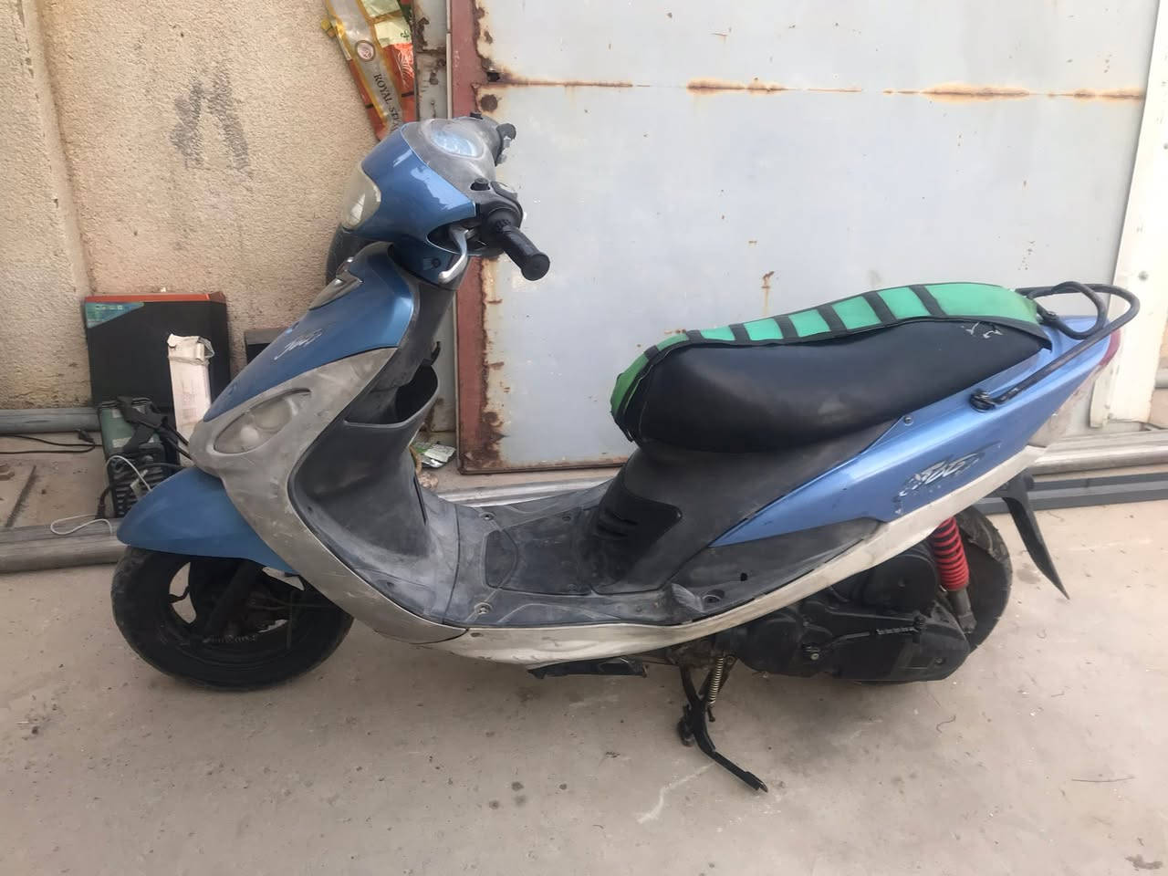 للبيع 
دراجه نوع ماكس قجمه 
مكينه مفتوحه ولفات فقط 
سلف شغال
لايت شغال 
سكن شغال 
الاشاير والبك يحتاجلهن كلوبات
السعر 550 وبيها مجال 
مكاني الجنينه حي الانتصار
رقمي ***********
