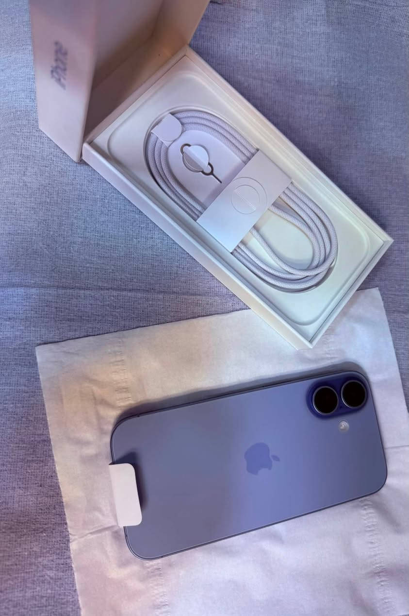 Iphone 17 256
(غير مستخدم ) & (غير مفــعـل)
مجرد مفتوح من الكارتونة جديد 
نسخة الشرق الاوسط ضمان ماستر ضمانة سنتين من تاريخ التفعيل 
نسخة السيم كارت الفعلي 
السعر 1200 الف 
للعلم الجديد 1380 الف 
فوق 180 الف 
عنواني زيونة 
***********
