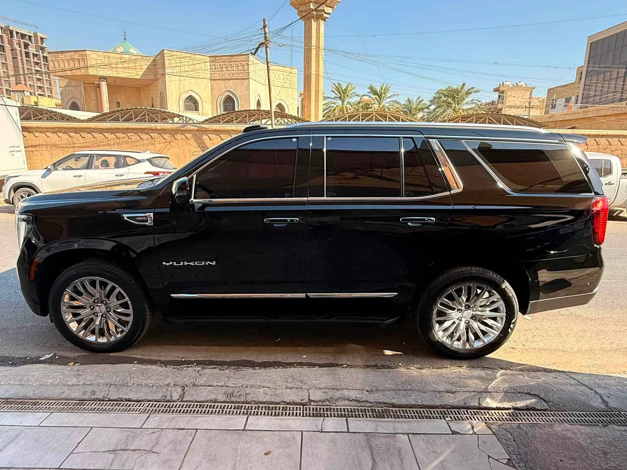 السلام عليكم 
للبيع يوكن الڤيشن 
موديل 25 
ماشيه 12 الف كيلو 
مغلفة بي بي اف + كتاب تضليل 
بيها شخط خارجي بالتغليف موضحة بالصور جوه التغليف ما بيها شي باقي السياره مكفوله 
مكانها العطيفية 
سعرها 67,500$ قفل 
***********
