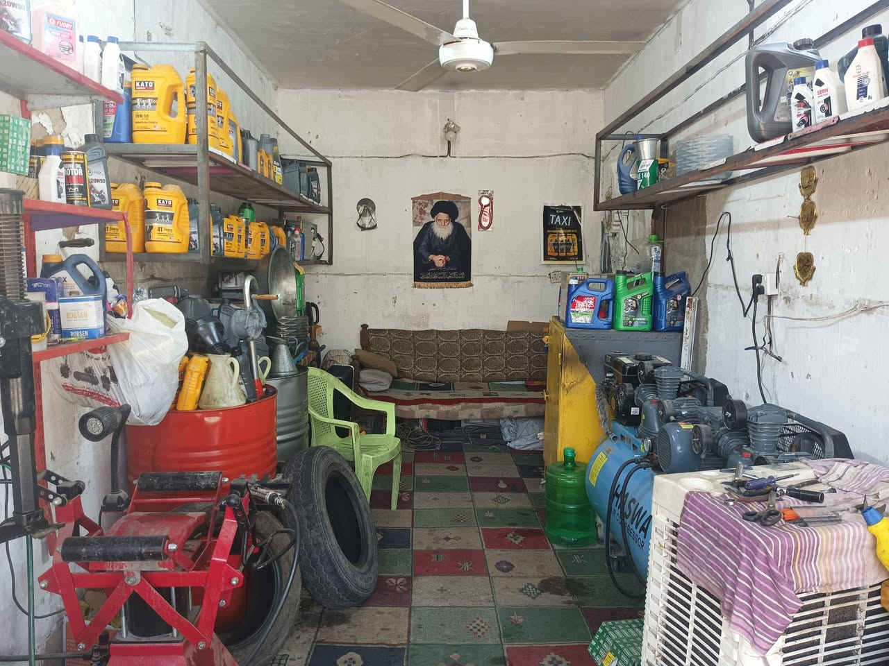 سلام عليكم محل كامل بنجرجي للبيع في بغداد ***********
