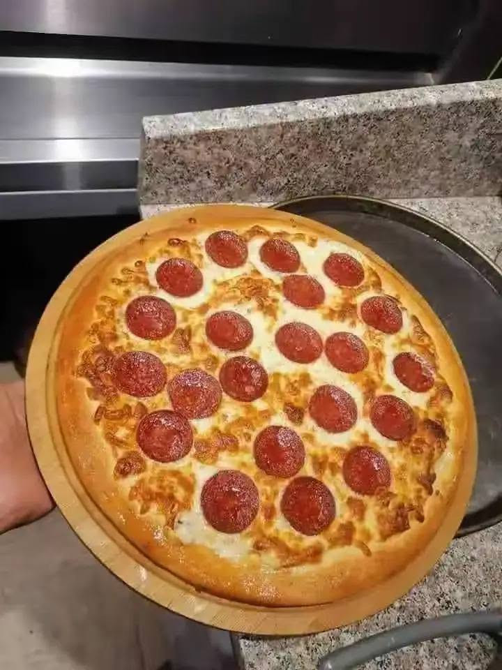 البيتزا يمنا غير شي 😋🍕
العنوان القيارة شارع العام مجاور روضة القيارة 
للطلب الاتصال على ***********
