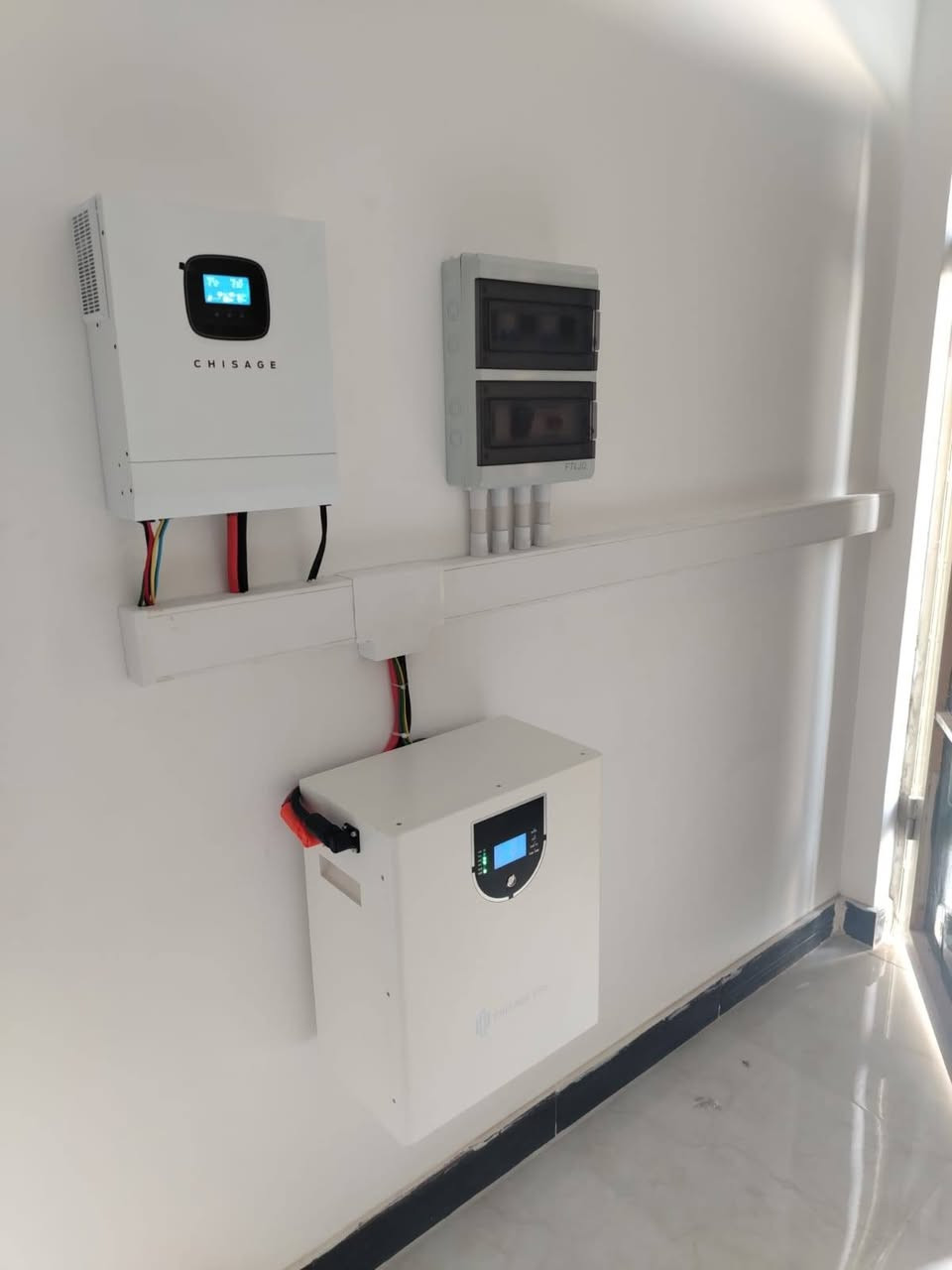 تم تنصيب منظومة 10 امبير نهاري ليلي 
انفيرتر  3.5kw
بطارية 8kw 
الواح جينكو 650w عدد 5
مع الحمايات الكاملة ومنظومة تأريض 
 في قضاء الخضر من قبل مكتب بينتك الوكيل الحصري لشركة شيساج في المثنى 
العنوان: السماوه_الغربي_مقابل مطعم حبايبنا
للاستفسار الاتصال بالرقم ***********
