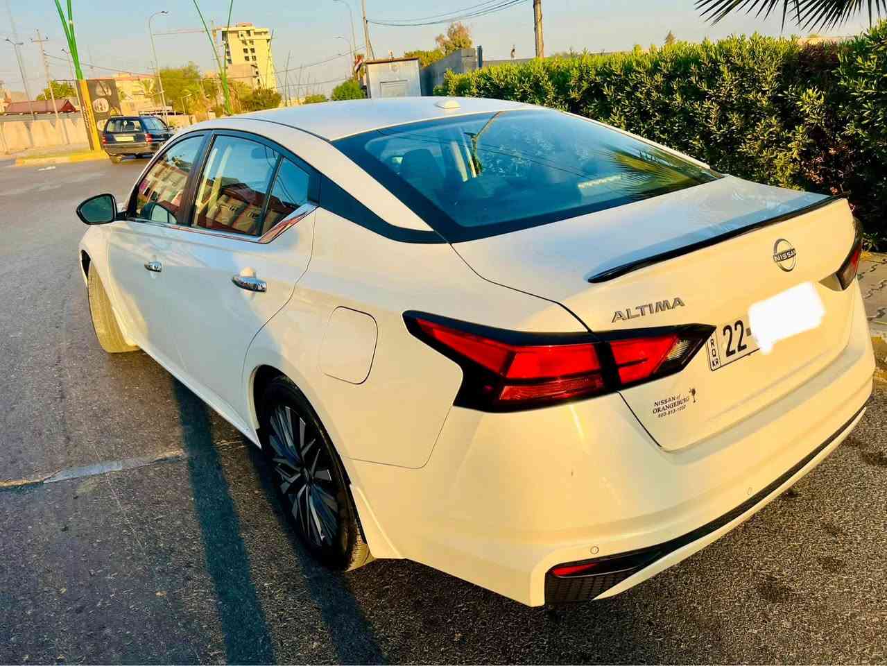 السلام عليكم 
للبيع نيسان التيما  ابيض موديل 2024 SV 
مرقم أربيل جديد  موصفات SV المعروفة 
ماشيه 29 
الظرر فقط  الجاملخ الخلفي والباب الخلفي طرف السكن بينهن صبغ بدون داخل بدون تبديل بجم كبس حتى دعاميات بلشرط سيارة جديدة ايرباك تكمة طرف واحد طاك الباقي بلشرط كلها 
السعر 173 $ بيها مجال بسيط
للاستفسار اكثر ***********.. كركوك, العراق
