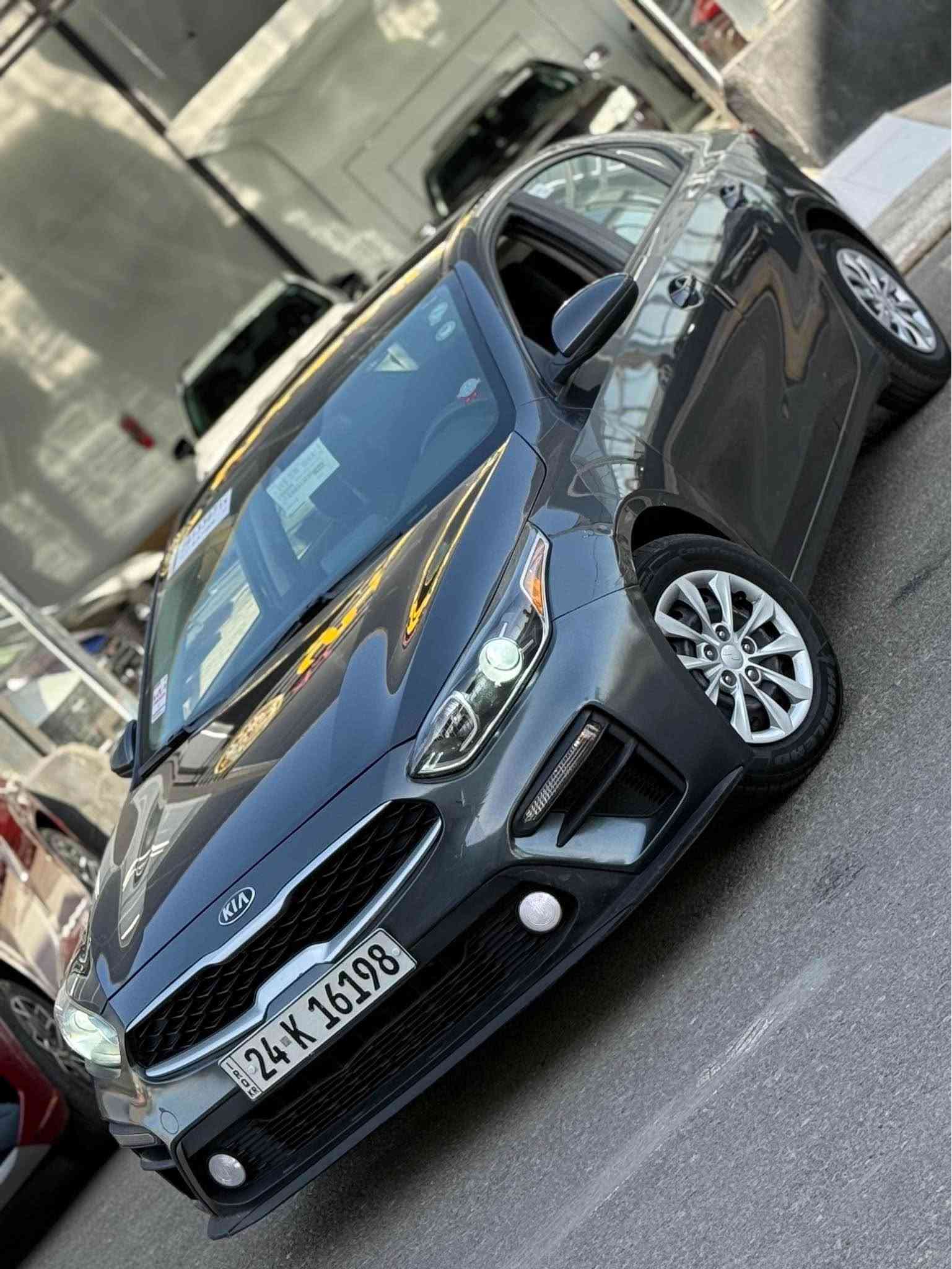 🚗 للبيع: كيا فورتي fe  موديل 2021
📍 مكان السيارة :  موصل مدينه المعارض الجديده 
معرض الركن الذهبي 
📞 للتواصل: واتس اب    ***********
                                              *********** 
🛠️ المحرك: 4 سلندر 2000 دوش المرغوب
السعر 119$🔥🔥
⚙️ المواصفات:

• شاشة كبيرة وكاميرا
• CarPlay و android
• تحكمات ستيرن
• أوتو ستوب
• قيادة ذاتية
• تحديد سرعة وتحديد مسار
• رادارات أمامية وجانبية وخلفية
• مثبت سرعة
• مانع انزلاق
• 3 انضمة قيادة

⚠️ أضرار السيارة: 
جاملغ خلفي صبغ 
4 قطع كلير امريكي 
• بجم كبس ✅
بدووون دواخل ✅
بدووون ايربك ✅

📌 تفاصيل إضافية:
• السيارة رقم دهوك شرط التحويل 
• لون السيارة نفطي 🩶
• الكير والمحرك بحالة ممتازة – شرط الفحص
• صدر وخلف "بلادي"
• الرادار وحجر البيئة والكزوز  كلها أصلية
• السيارة بحالة ممتازة وبدون مصاريف
السعر 119$🔥🔥🔥 موصل, نينوى
