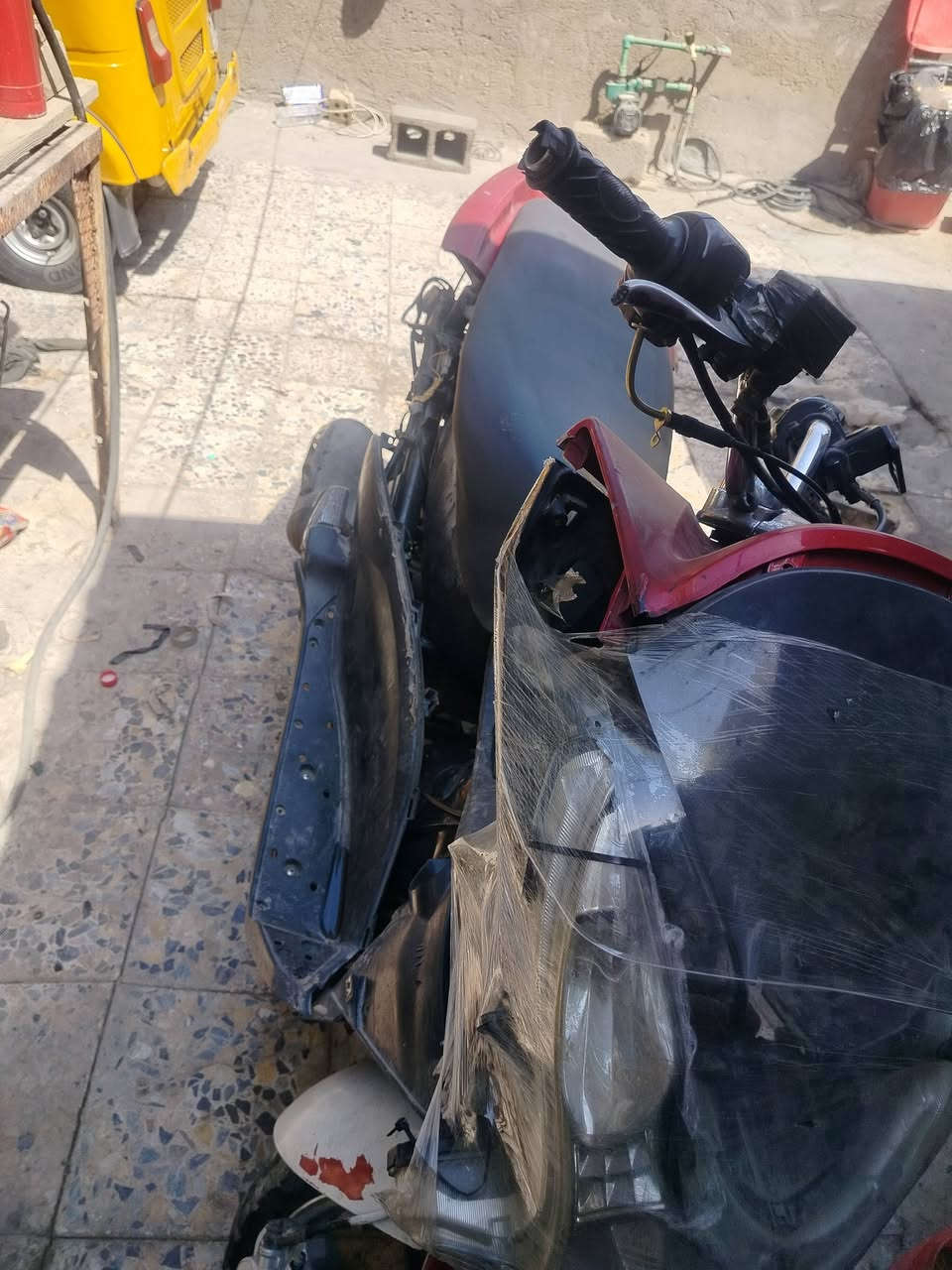 سلام عليكم دراجه pcxجيل الاول دراجه عوزها ترايش بس كهربائيات شغاله مكينه حلوه رايدها 400ومستعجل على بيعتها وشعندك مراوس اراوس عنواني حي النصر رقمي ***********
