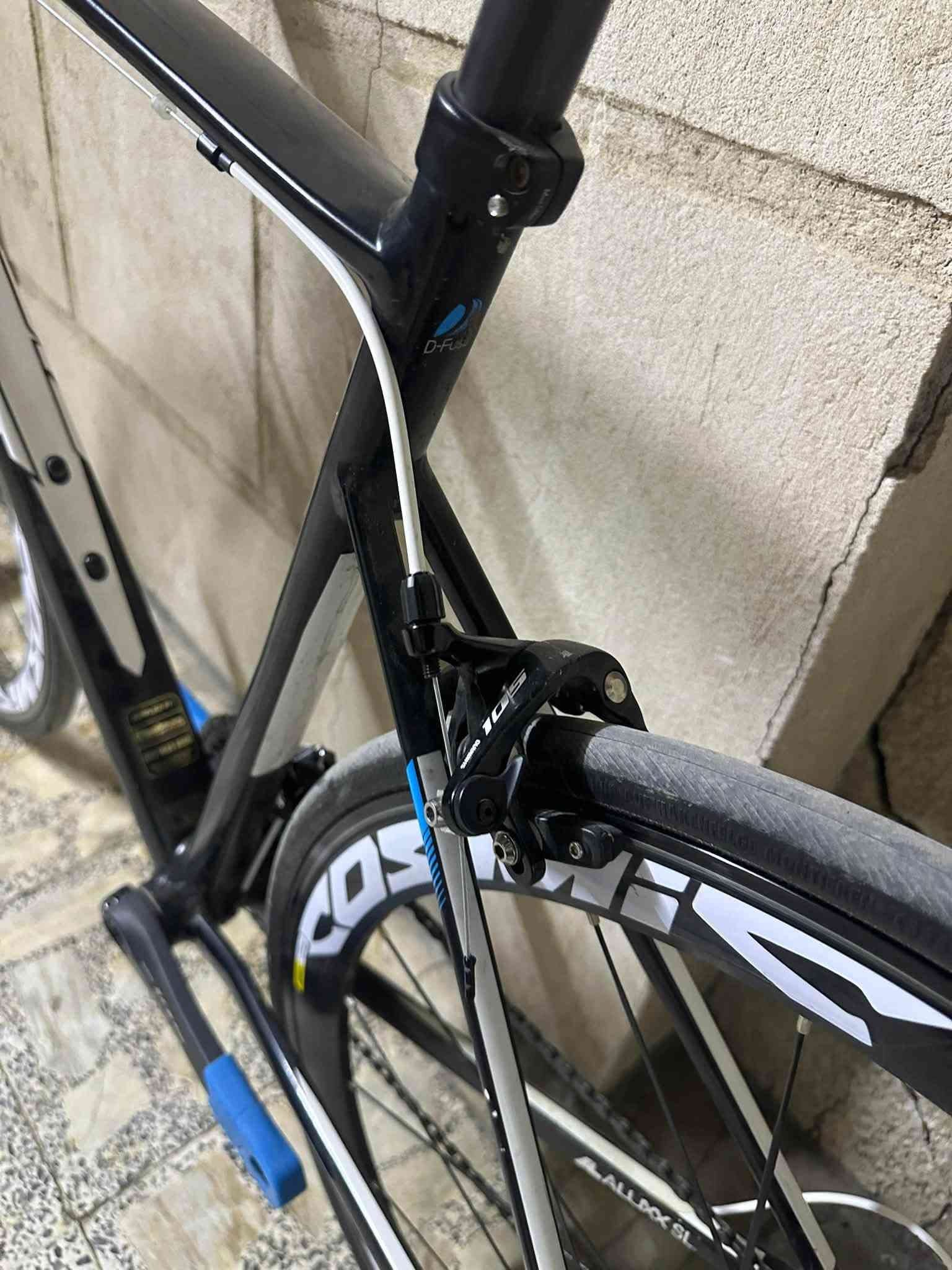 GIANT DEFY ALUXX 2018 🇹🇼
•
•

دراجة الطريق (Road bike) ماركة جاينت للبيع فقط
معدن الدراجة المنيوم الماشة و مدة السرج كاربون فايبر
(البلادي من الوكالة) 

نسبة النضافه 99‎%‎
ابعاد الفريم : الحجم 28 / القياس 54 ML
وزن الدراجة بالكامل : 8 كلغم

مجموعة الدراجة Shimano 105 R-7000 
مطابق بدون اي اختلاف جديد مشدود اصلي استيراد واصلني Made in Japan

عدد التروس : 2 / 11
الكرنك 50 - 34 T
الدشلي 11 - 30 T

المقود (الستيرن) كاربون فايبر ماركة S-WORKS
وياله كوزمك جديد شاده 6 بنط طرب حقيقي صوت جداً عالي 

اطارات الدراجة كونتينتال  25/c700
الدراجة صلوات على النبي عروس عبالك توها طالعة من الوكاله و مجهزة على اخر حباية

السعر المطلوب: مليون و الشراي الجاد يدلل
العنوان: بغداد / الشعب / سوق شلال / قرب مركز شرطة شارع عدن
للاستفسار: ***********
