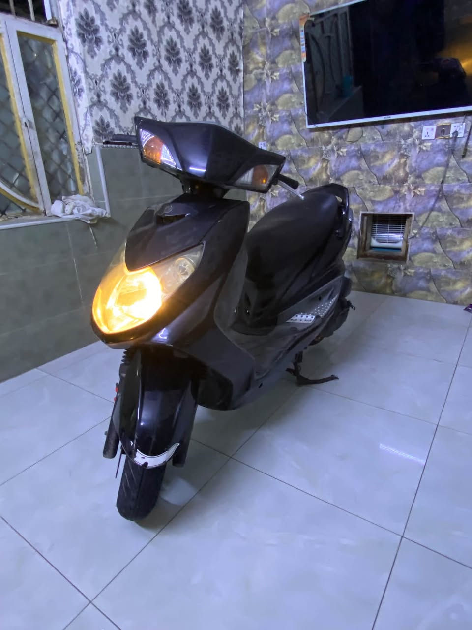 السلام عليكم سكنس فحل للبيع مكينه حلوه دراجه كلها بلاديه مختمه ختم واحد كهربائيات كلها شغاله اي نقص مابيها دراجه جديده مكينه جديده جيب فيتر وافحص السعر 700المكان الشعب رقم الهاتف ***********
