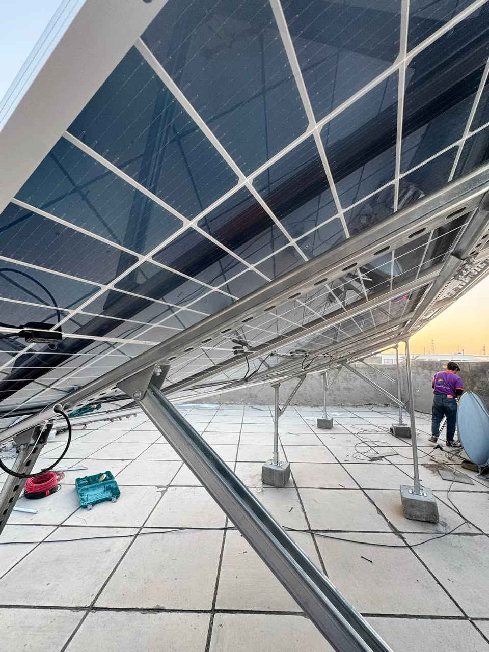 ☀️⚡ منظومة جديدة تضاف إلى أعمال مكتب الطاقة المستدامة

نواصل تنفيذ منظوماتنا باختيار مكونات موثوقة والاهتمام بأدق تفاصيل التركيب، لأن جودة المنظومة تبدأ من اختيار الجهاز… وتكتمل بدقة التنفيذ.

⚡ انفيرتر GoodWe بقدرة 6 kW – IP66
🔋 بطاريتان GoodWe سعة 5.12 kWh لكل بطارية — بإجمالي 10.24 kWh
☀️ 6 ألواح شمسية عالية الكفاءة
🏗️ هيكل ميكانو ثقيل لثبات ومتانة أعلى
🛡️ تنفيذ وحمايات وفق الأصول الفنية
🛠️ متابعة وخدمة ما بعد البيع

من التصميم واختيار المكونات إلى التركيب والتشغيل… نهتم بالتفاصيل حتى نسلّم زبوننا منظومة نعتمد عليها قبل أن يعتمد عليها.

📍 مكتب الطاقة المستدامة
الكوت – الخاجية – شارع 40
📞 ***********

جودة في المكونات… دقة في التنفيذ… وثقة تستمر بعد البيع.
