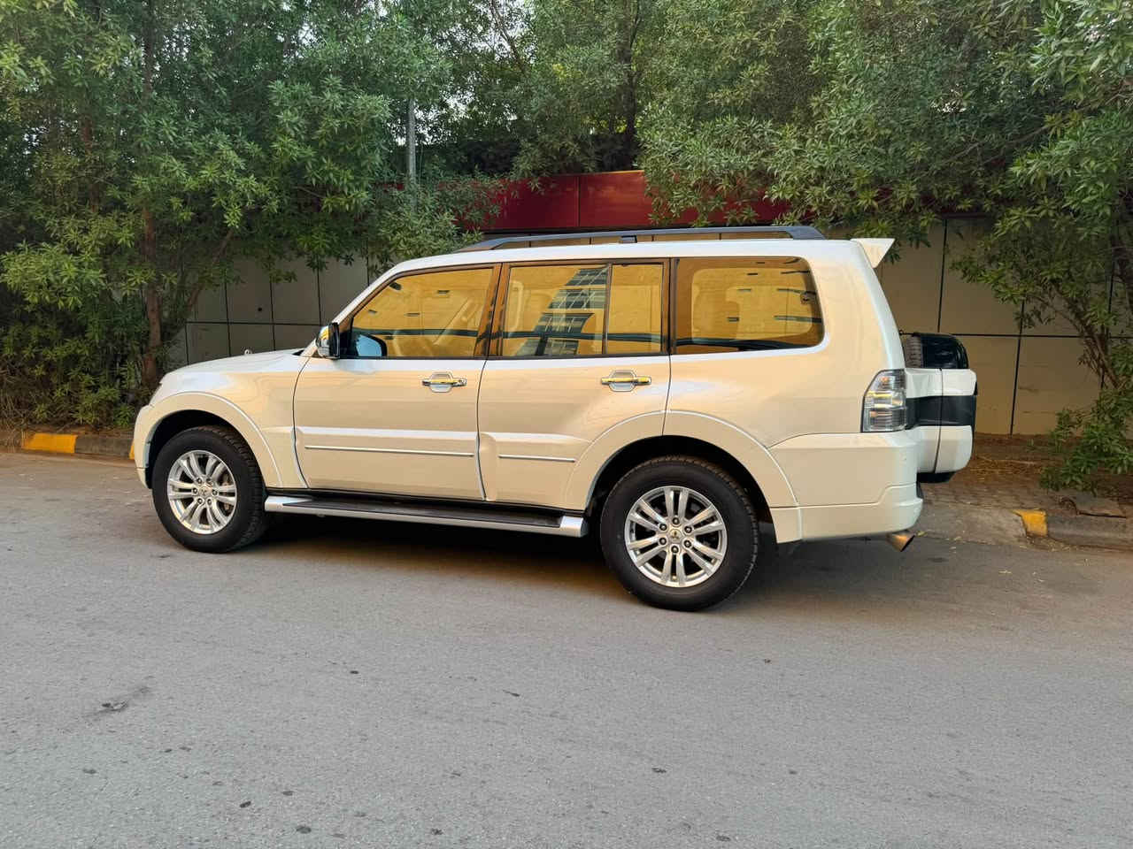 سلام عليكم 
باجيرو حبتور خليجي 2020 مكفوله من الصبغ والضربه  سياره 6 سلندر مكينه 3800 دمام 3 قطع تبريد كراسي كهرباء جلد 7 راكب راس الأرنب مري شفط لايت زنون بلادي لأدار امامي كأمره حساس خلفي تخم تاير جديد وباتري جديد ماشيه 92 ألف@
رقم بغداد  بسمي السياره تحويل ثاني يوم 
مكان السياره واسط  
السعر 215  $ 
رقم / ***********

نص مكتوب في الصور:
- سونار وفحص الزركاني لفحص كافة انواع السيارات بالاجهزة الحديثة CHECK ALZRGANI
- نوع العجلة: ميتسوبيشي باجيرو
- سنة الصنع :2020
- رقم العجلة :27363
- العراق بغداد خصوصي
- تاريخ الفحص :1 / 9 / 2026
- سمكرة بارد
- تبديل
- صبغ
- +964 780 103 8721
- +964 770 691 5492
- الكوت-الحي الصناعي/قرب الوكيل حسن عسكر
- "نخلي كافة مسؤوليتنا بعد إنتهاء الفحص وتسليم التقرير للزبون"
- سونار وفحص الزركاني غير مسؤول عن أي نتائج فحص تُجرى في مراكز أخرى سواء قبل أو بعد زيارتكم لنا