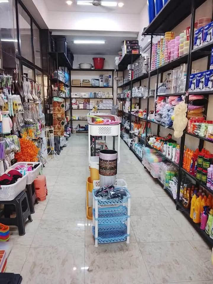 المحل بيه بضاعة، تقريباً نصها مباع وباقي كمية لا بأس بيها.

💰 البضاعة: 500 ألف عباره عن اجهزة وكل شي وكلاشي ومنزلية

🗄️ الرفوف: — معمولة تفصيل عند حداد، لا احد يكسر  بسعرهم .

🤝 اللي يشتري الرفوف، إذا يرغب أبيعله البضاعة همين.

❄️ سبلت إنفيرتر موجود

📢 دعاية وإعلان المحل موجودة

السببب محتاج واريد اسوي عملية والدتي  
استفساار رقم واتساب 
***********
