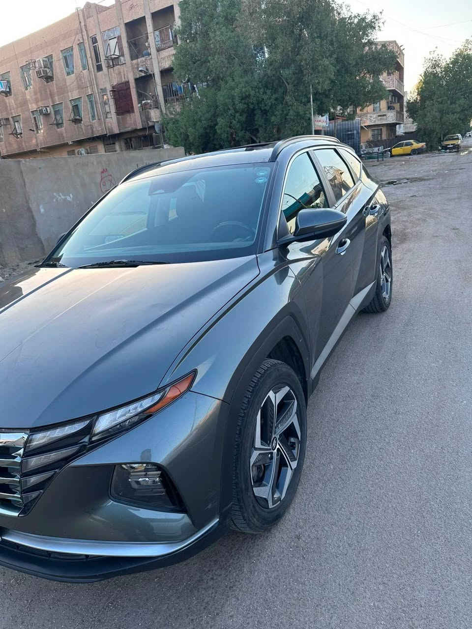 هيونداي توسان 2022
سياره رقم اربيل بأسمي تحويل ثاني يوم
وارد امريكي حادثها بسيط
لون نفطي مميز 
موجوده صور الحادث مالتها ورقم الشاصي
ماشيه 94 الف ميل
السياره نضيفه ومكفوله اي نقص مابيها ربع دينار متصرف عليها

مواصفاتها : ( فول مواصفات )
🛑 3 انضمه قياده ( Smart , eco , sport) 
🛑 محرك 2500 تنفس طبيعي
🛑 فور ويل
🛑 بصمه
🛑 تشغيل عن بعد
🛑 ترحيب دخول
🛑 صندوك كهربائي
🛑 شاحن كهربائي 
🛑 فتحه سقف
🛑 كار بلي
🛑 شاشه كامره خلفيه
🛑 رادارات 360 درجه
🛑 تدفئه كشنات
🛑 منافذ ( USP/AUX/12v )
 🛑 تبريد قطعتين
🛑 هاند بريك دكمه
🛑 اوتو هولد
🛑 خاصيه اطفاء المحرك اثناء الازدحام
🛑 خاصيه النزول من المنحدرات
🛑 مثبت سرعه تفاعلي والمحافضه على المسار 
🛑 شاشه عداد ايباد
🛑 داخل لونين اسود وبيجي
🛑 ويل كب
🛑 وبيها بعد مواصفات
السياره احلا من الصور بهواي وجاهزه من كلشي مال جناي

السعر 165 &$$$& 
 
الاتصال (***********) 
مكان السياره الاعظميه ( شارع الضباط) بغداد, العراق
