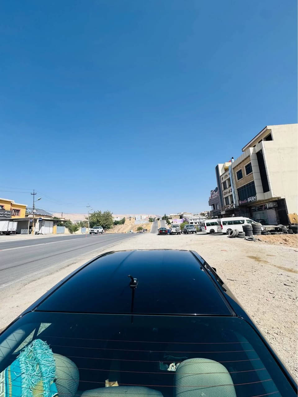نيسان ڤيْرسا
مۆدێل : ٢٠١٦
گێر ئۆتوماتيك - ڤوليوم -تحديد سرعه
بۆیاغ : ٢ ده‌رگای لای سه‌كن 
بيّشى بيّ ليدران . ته‌نها دوو په‌ڵه‌ ساردی هه‌یه‌ 
هه‌زه‌و سه‌نه‌وی تازه‌یه‌ 
چوار تایه‌ی تازه‌ی له‌ژێره‌
گێرو مه‌كینه‌ی به‌ شه‌رت 
سه‌یاره‌كه‌ به‌س پۆلیشێكی ئه‌وێت 
*********** السليمانية, العراق
