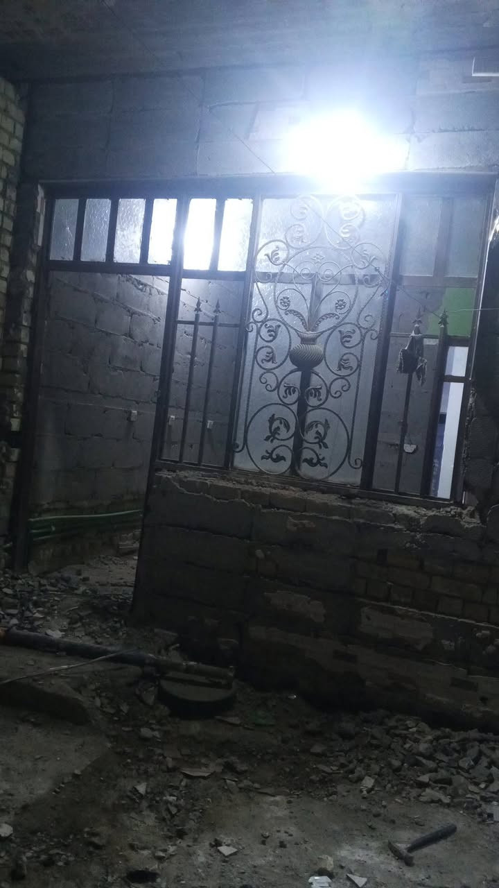 السلام عليكم شبابيك حديد ثقيل نضيف مع ابواب للبيع بسعر مناسب
الستفسار ***********
