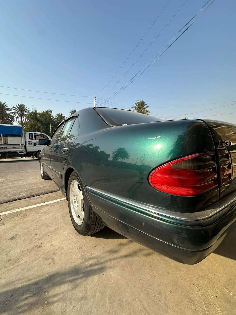 السلام عليكم
مارسيدس ام عيون w210 مديل1996
كهربائيات كلهة شغالة 
مابيهة خياس صبغ عام أثر جراد مابيهة ضرار
سلايت طكتين
مري كهرباء
منضومة زينون عالي ناصي 
كشنات مخمل كهرباء 
تخم تاير جديد
رقم بغداد دولي بسمنة تحويل ثاني يوم  
محرك 4سلندر
كير D4
ديالى بعقوبة 
سعر 80 وبيهة مجال 
رقم الهاتف***********
