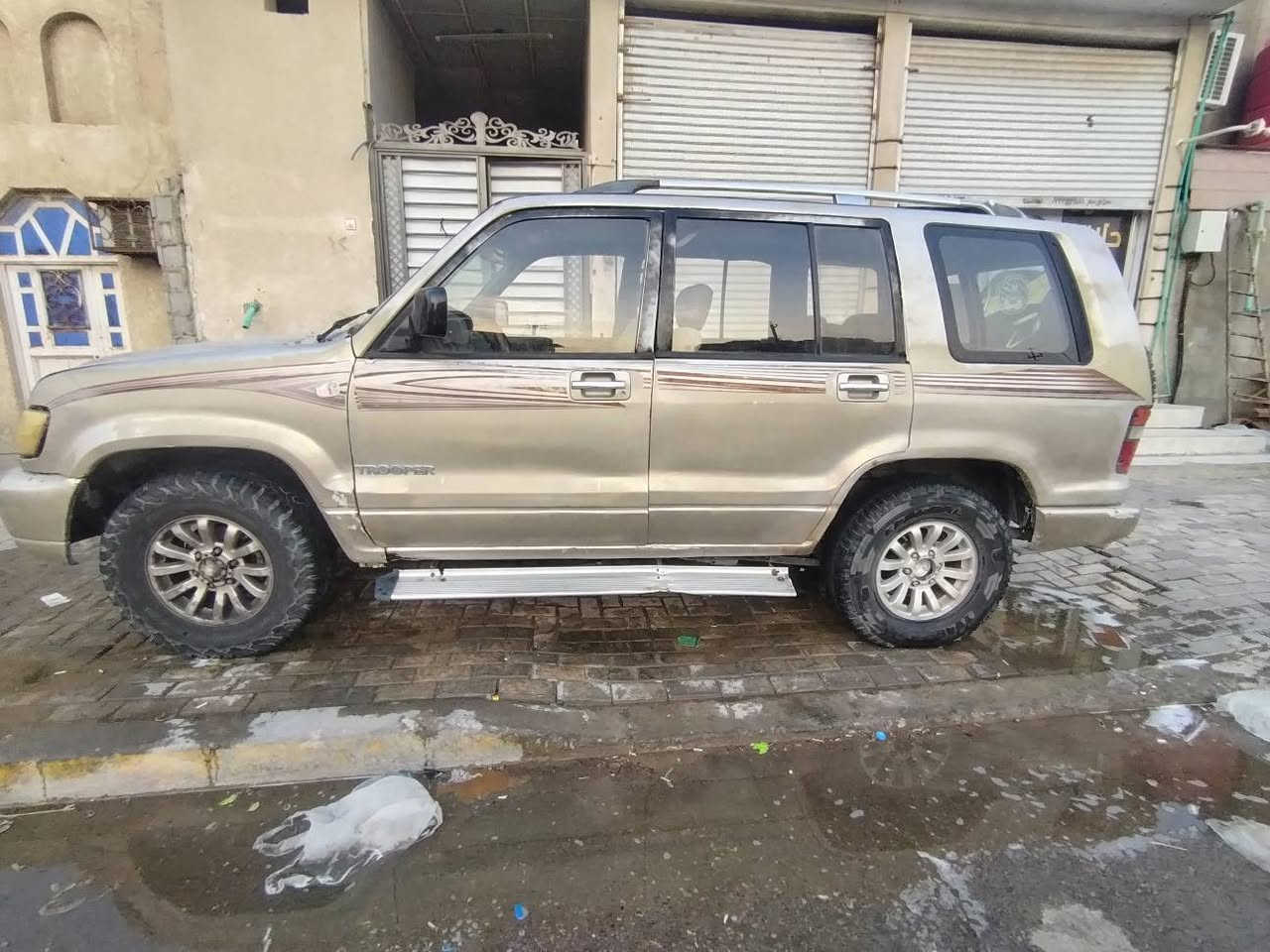 سلام عليكم سياره ازوزا موديل 2002كير مكينه خير من لله
 تبريد مايشتغل حدادة نص عمر سياره مصفره غرامات تحويل ثاني  السعر ٣٥  مكان السياره. بصره حي الحسين رقم لهاتف *********** بدرا, واسط

