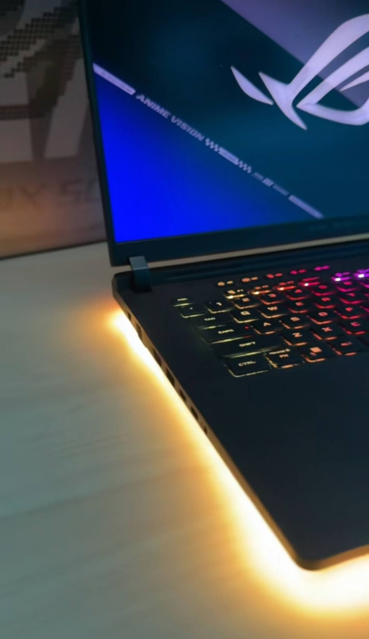 سلام عليكم
لابتوب ايسوس روغ ستريكس 
ASUS ROG Strix G16

💻 الموديل: ASUS ROG Strix G16 G615JPR-RV103
🧠 المعالج: Intel Core i7-14650HX
⚙️ الأنوية: 16 نواة / 24 خيط معالجة
🚀 سرعة المعالج القصوى: حتى 5.2GHz
🎮 كرت الشاشة: NVIDIA GeForce RTX 5070 Laptop
🧠 ذاكرة كرت الشاشة: 8GB GDDR7
⚡ طاقة كرت الشاشة: حتى 115W مع Dynamic Boost
🖥️ الشاشة: 16 بوصة
📐 الدقة: 1920×1200 WUXGA (FHD+)
🔄 معدل التحديث: 165Hz
⏱️ زمن الاستجابة: 3ms
🎨 الألوان: 100% sRGB
🖥️ التقنيات: G-SYNC + MUX Switch + NVIDIA Advanced Optimus
🌈 HDR: Dolby Vision HDR
💾 RAM: 16GB DDR5 بسرعة 5600MHz
💽 التخزين: 512GB PCIe 4.0 NVMe SSD
🔌 المنافذ: Thunderbolt 4 + USB-C + 3× USB-A + HDMI 2.1 + RJ45 + 3.5mm
📷 الكاميرا: FHD 1080p IR مع Windows Hello
⌨️ الكيبورد: عربي + إنجليزي، إضاءة RGB لكل مفتاح
🔋 البطارية: 90Wh
⚖️ الوزن: حوالي 2.65 كغم
🪟 نظام التشغيل: Windows 11 Pro
🎨 اللون: Volt Green

لابتوب بعده بوضع وضمان الشركه مع الكارتون الاصلي والملصقات وباقي ملحقات الابتوب

السعر 2,300,000 وبيه مجال بسيط 

لاستفسار المراسله او الاتصال 
***********

نص مكتوب في الصور:
- ROG STRIX G16
- 1x