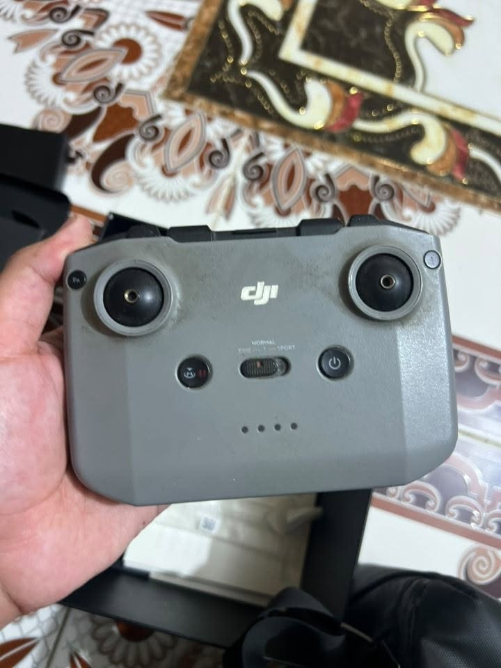 السلام عليكم درون dji Air 2s تحتاج صيانه جمبل فقط  معها كامل معداتها للبيع
***********
