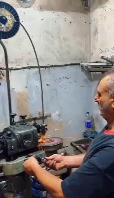 محل عمار ابو حسين لحد ولحيم وتجفيت  جميع المناشير وبيع جميع  احجام مناشير جملة وفرد مع توصيل لجميع المحافظات مكان بغداد النهضة باب شيخ رقم ***********

