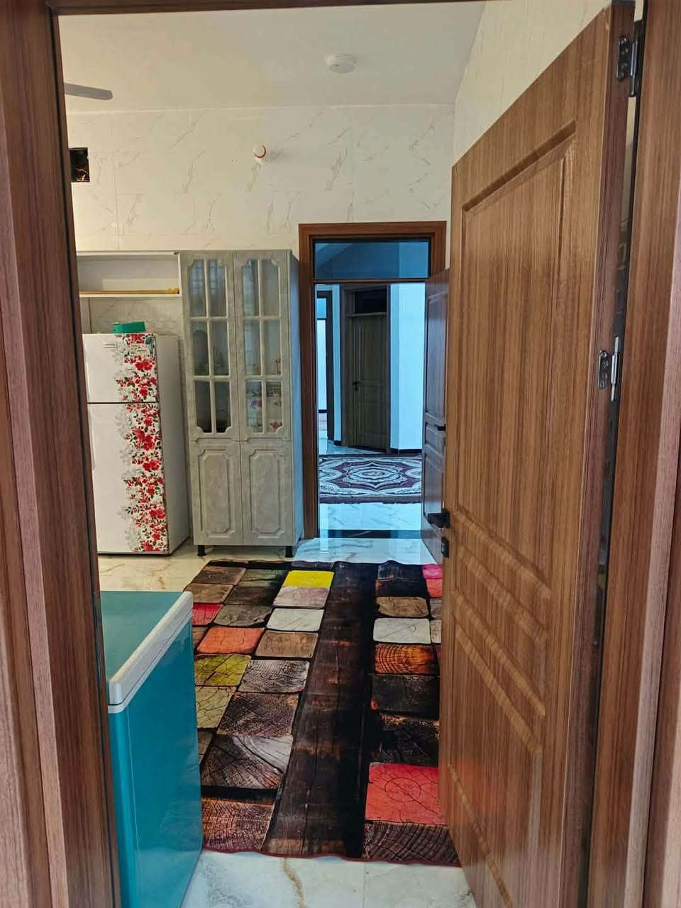 🔥 بيت للبيع بموقع مميز جداً في مجمع المدينة الملكية – أم طباشي 🔥

📍 بداية المجمع
🚗 يبعد عن الشارع الرئيسي أقل من 200 متر فقط

🏗️ بناء حديث كونكريت مسلح – أساس وسقف
📐 المساحة: 290 م²

🏠 يتكون من:
🛏️ غرفتين نوم
🛋️ استقبال
🛋️ صالة
🍳 مطبخ
🚿 صحيات داخلية وخارجية
🚗 كراج
🌳 حديقة بمساحة 100 م²

✨ موقع ممتاز + مساحة واسعة + بناء حديث

📩 للجادين والاستفسار عن السعر والتفاصيل، مراسلة الصفحة خاص او الاتصال على الرقم ***********
واتساب ***********
