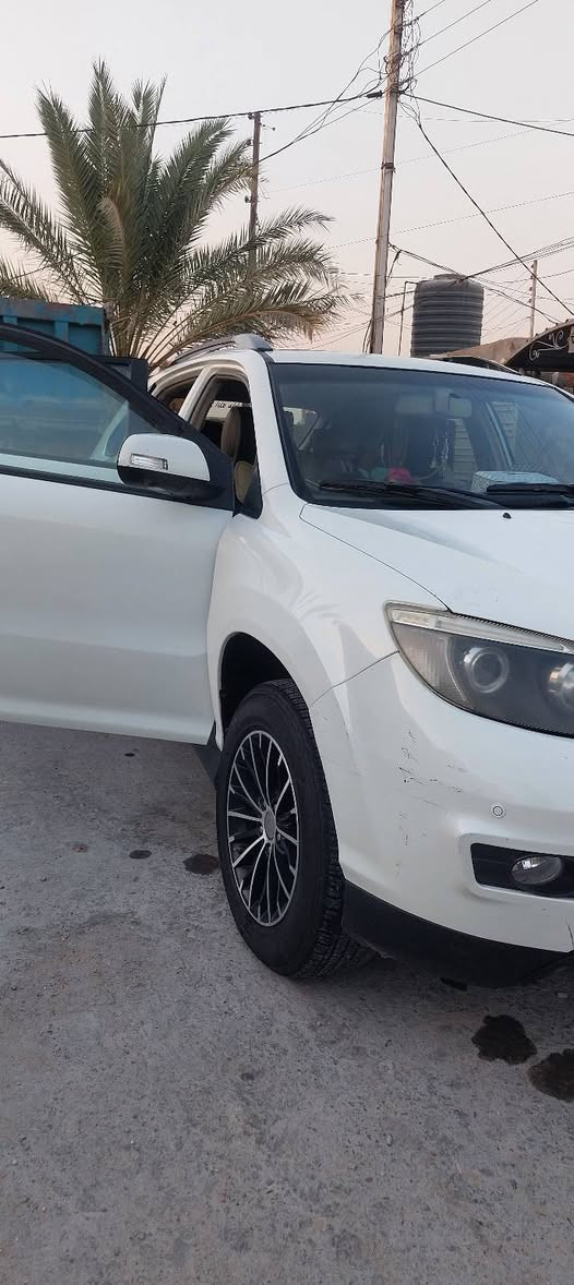 سلام عليكم 
BYD S6 للبيع موديل2013 
محرك مستبوشي بلادي 2400 سحب أمامي السياره كفاله عامه شرط الفحص بيها فتحه سقف تخم صاير 5راكب شاشه بلادي السبير ما نازل كامره خلفي وكامره جانبيه 
الاستفسار على الأرقام الاتيه ***********
السعر 95وبيها مجال
