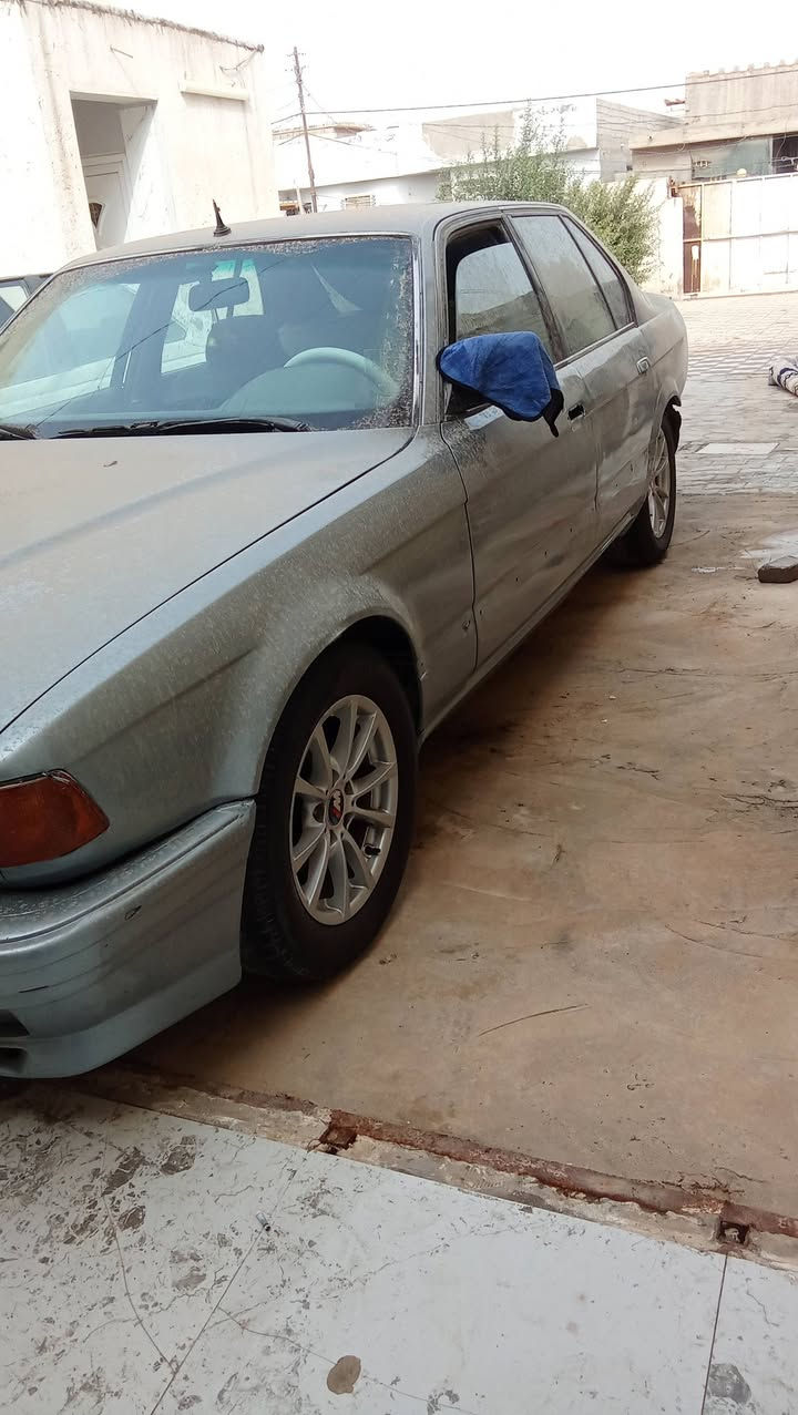 بي ام دبليو 735 • مكينة 3500 • رقم كربلاء