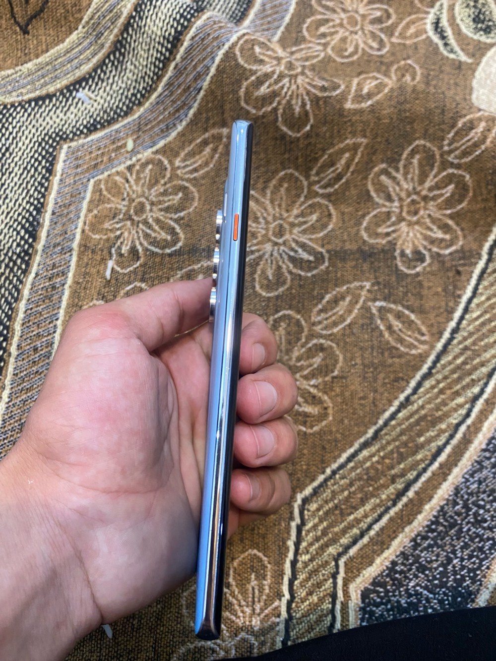 Tecno Camon 40 pro 5G 
الذاكره: 256 
الجهاز نظيف كلش سعره 325 و بي مجال حگ الجيه مكاني بغداد.