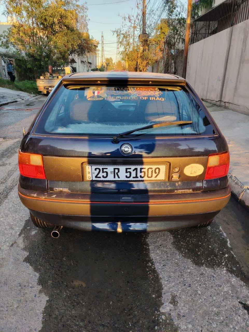 ---

*🚘 للبيع اوبل استرا 1994 - نظافة شرط 🚘*

السلام عليكم اخوان  
للبيع سيارة *اوبل استرا موديل 1994*

*تفاصيل السيارة:*
- *المحرك*: 20 كير توماتيك
- *الجامات*: امامية كهرب
- *الرقم*: كركوك - شرط تحويل
- *السنوية*: جديدة لحد سنة 2029
- *الصبغ*: جمالية فقط - بدون حادث وبدون دواخل
- *الصيانة*: هزة جديدة + باتري جديد + طخم وكشنات جدد

*الشرط*: 
مكينة شرط لا صرف ولا نفخ  
كير شرط  
السيارة ربع ما تصرف عليها دينار

*السعر*: 46$قابل للتفاوض للشراي 
*المكان*: الموصل
*للاستفسار*: ***********
*********** Singapore
