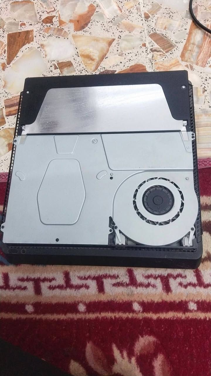 عندي بلي البيع  وجوستكات شوي تعبانه. جديد ما صرلي  هواي من شتريته  ما مفتوح مكفول 
رايده ب 400 وبي مجال قليل 

  شراي ينتصل  بي وتساب 
***********
