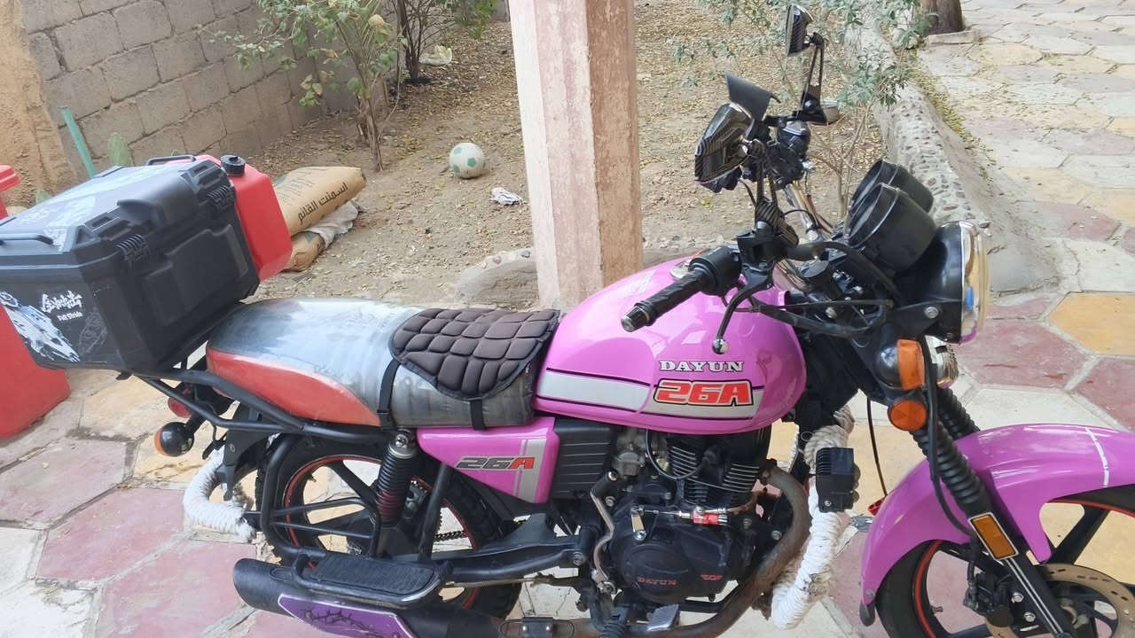 السلام عليكم ورحمة الله وبركاته 

دراجه للبيع مكفوله ومرقمه سنويه بسمي كربلاء  
احولك ثاني يوم دراجه تاخذها ما تصرف عليها ولا ربع
المحرك مكفول 150cc امزودها عنبار كلج مو كلج واير عادي  تايرها جبلي توني شديته ما صاله يوم 
نكره سلف الدراجه امجنبزه التانكي مالتها الحتياطي ضد الكسر  الجنطه مالتها من gs دشبول شغال رون و كيلو متر 
المري مالتها مثل ما موضح بالصوره شكل الكاربون فيبر وطي ويها مساكات استيرن هديه الدراجه خير من لله تصعد عليها تترحملي السعر 2500 مليوينين وخمسميه وبيها مجال حك الجيه
 
العنوان كربلاء حي الغدير 

الرقم ***********
اتصال + واتساب

