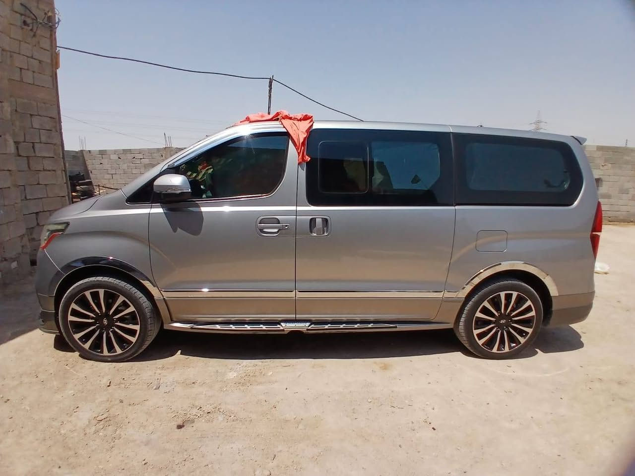 السلام عليكم ستاركس للبيع موديل 21 معلق 24 سياره جديده دخول جديد***********
