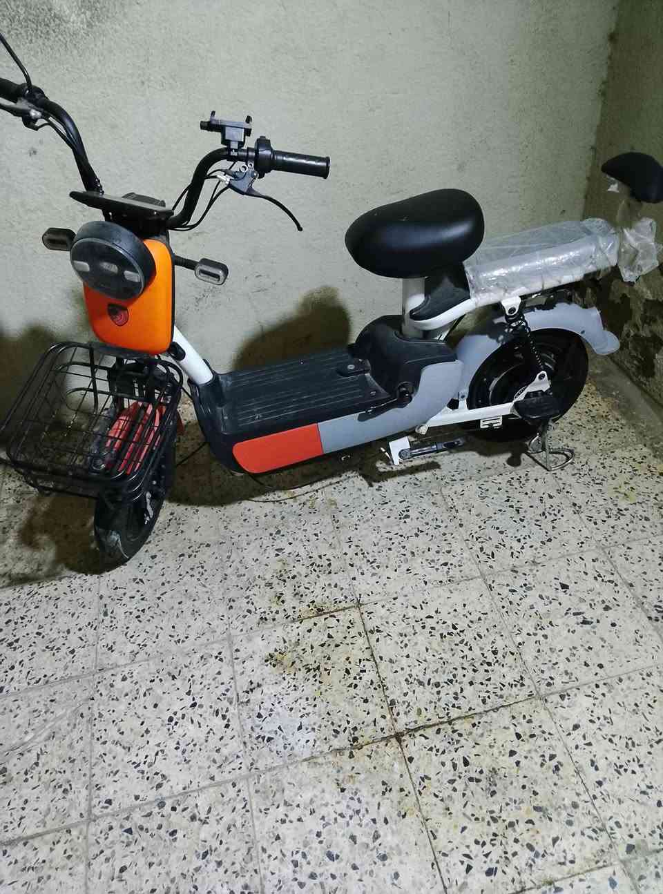 دراجه شحن جديد شهر من خذيته من الوكيل بيه بطاريتين تعبانه  البيع ١٧٥وبيه مجال ***********
