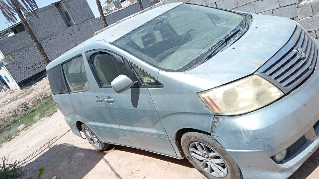 تويوتا ألفارد موديل 2002 للبيع (رقم بصرة ألماني بصمة باسمي)الوضع القانوني: رقم بصرة ألماني (بصمة)، السنوية باسمي شخصياً والتحويل مباشر ومضمون في مرور البصرة.الوضع العام والغرفة: البدي الخارجي نظيف. الغرفة الداخلية بحالتها الطبيعية (الكشنات فيها تشخيط وتشققات بسيطة من الأطفال، ودكات التبريد الأخيرة القريبة من الأبواب مكسورة الصفائح مالتها).المحرك: الماكينة شغالة والسيارة تتحرك، لكن يوجد فيها صوت (بسبب عطل سابق في الأويل بمب وتم تبديله). البيع على وضعها الحالي (بحاجة تصليح ماكينة أو تبديل).التبريد: مشدود لها كمبريسور جديد ورادياتير جديد، لكن يفصل بسبب أوساخ قديمة بالمنظومة (تحتاج غسيل وتنظيف منظومة فقط).السعر المطلوب: 100 ورقة (10,000 دولار) وبيه مجال وتفاوض للمشتري الجاد بعد المعاينة.للتواصل والاستفسار (صاحب السيارة مباشرة):***********
