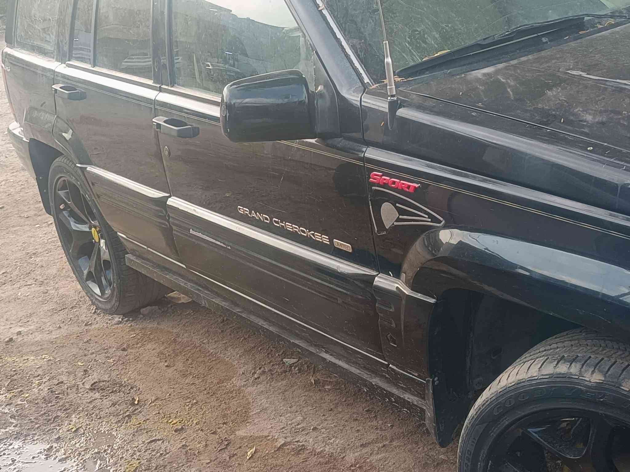 سلام عليكم جيب شروكي موديل 96 لبيع شراء و مراوس رقم ***********
