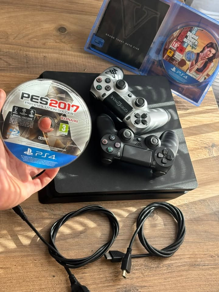Ps4 slim 500gb
للبيع كامل الملحقات و يدتين ب 200 الف قفل 🔒 
مع قرص pes2017 
الجهاز جداً جداً نضيفه وممفتوحه نهائياً 
مكاني كركوك و عندي توصيل لكل المحافظات 
شراي راسلني واتساب ***********
