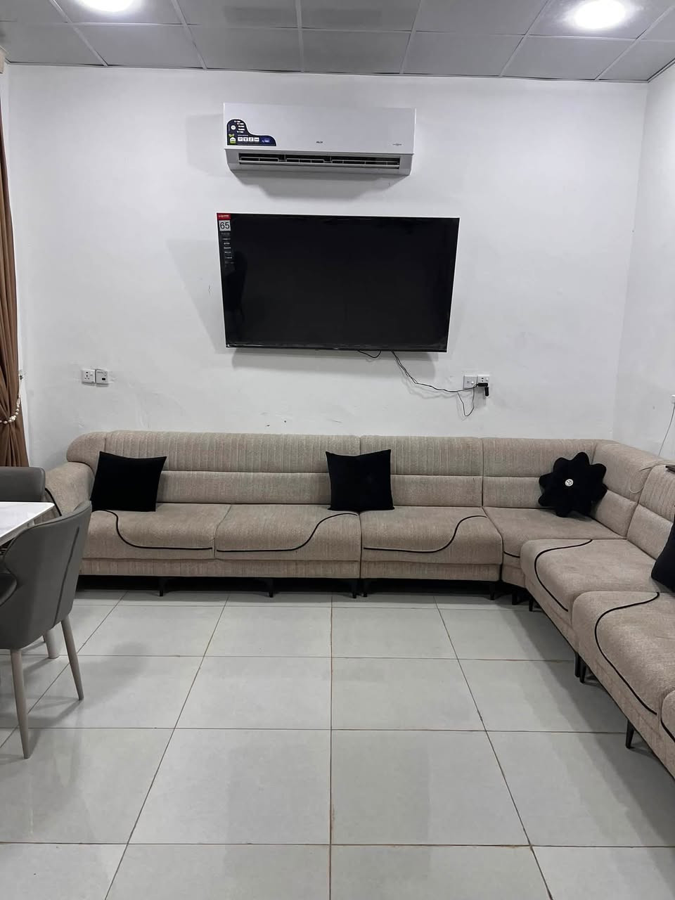 ديوان تصميم تركي ١١ مقعد اخو الجديد نضافه فول ومكفول بسعر مناسب للتواصل مراسلة الصفحه آو واتساب ***********
