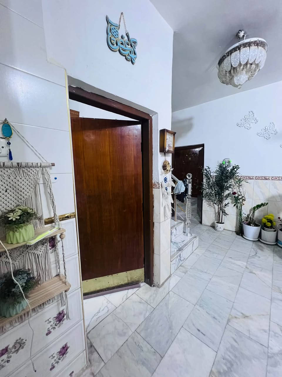 بيت للبيع في العزه الجديده المساحه ٢١٦ م طابقين اربع غرف نوم استقبال صاله ٣صحيات  الطابق الاول نفس الطابق الثاني في شارع مدرسة العزه الابتدائيه للبنين خلف مخبز البركه للاستفسار الاتصال ع الرقم ***********
